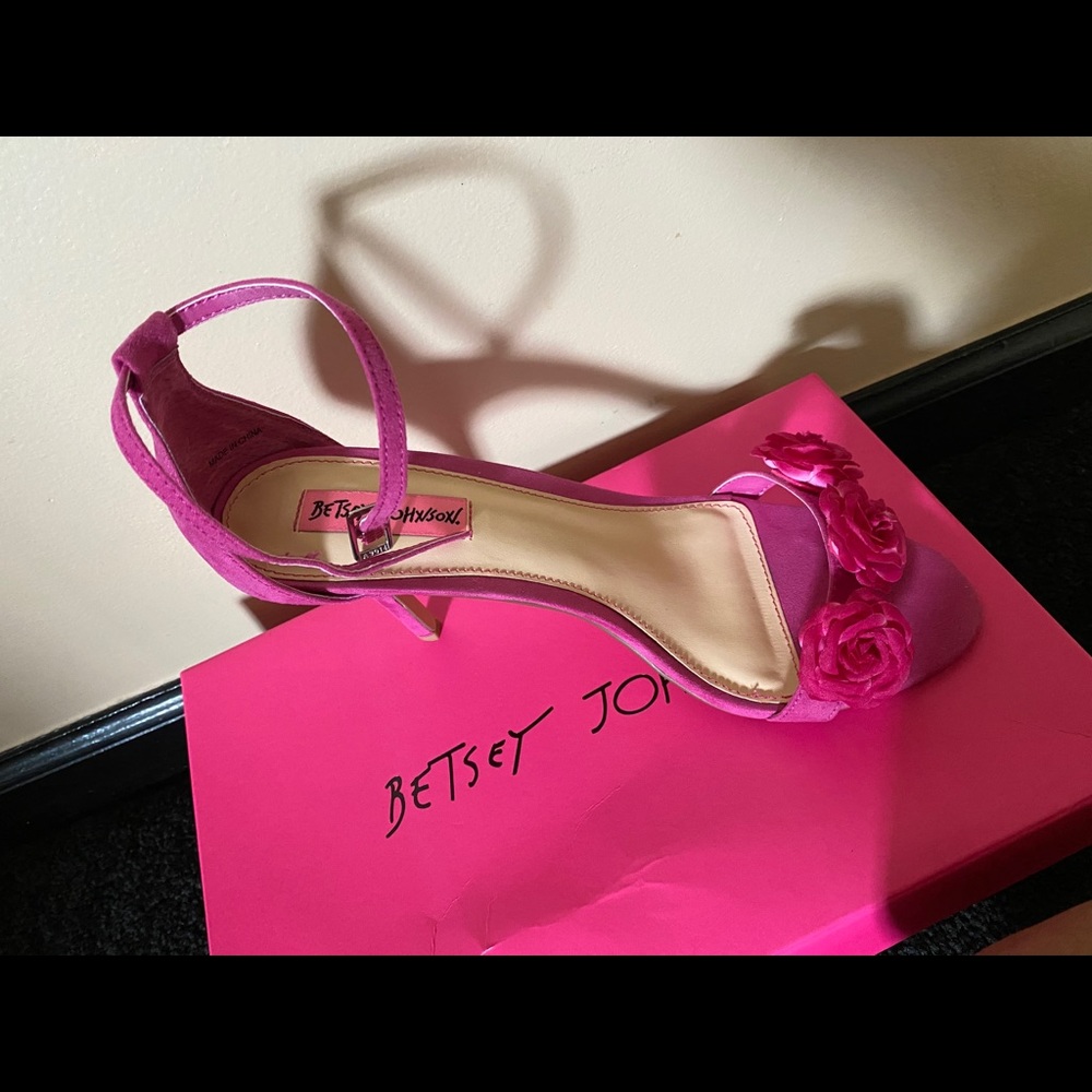 Betsey Johnson Bromme Fuchsia Heels